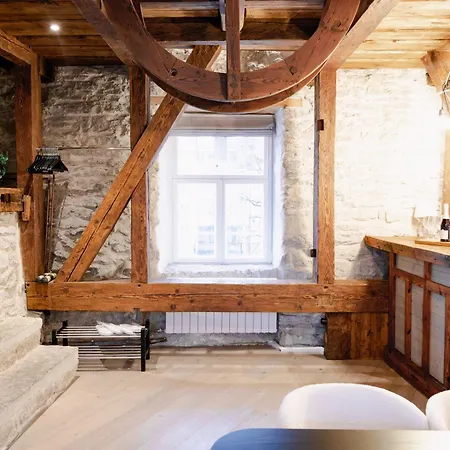 Apartment Stunning Three-level In Historic Old Town Tallinn