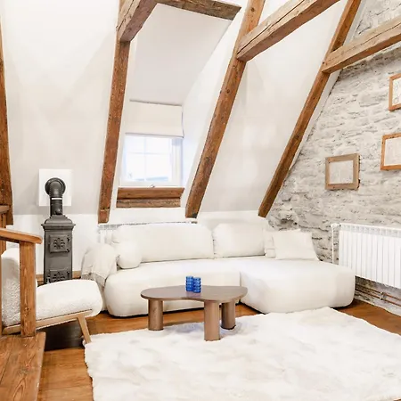 Stunning Three-level In Historic Old Town Apartment