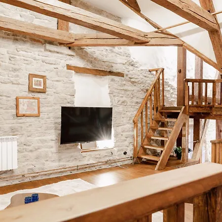 Stunning Three-level In Historic Old Town Apartment