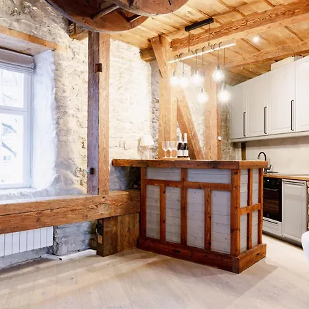 Apartment Stunning Three-level In Historic Old Town Tallinn