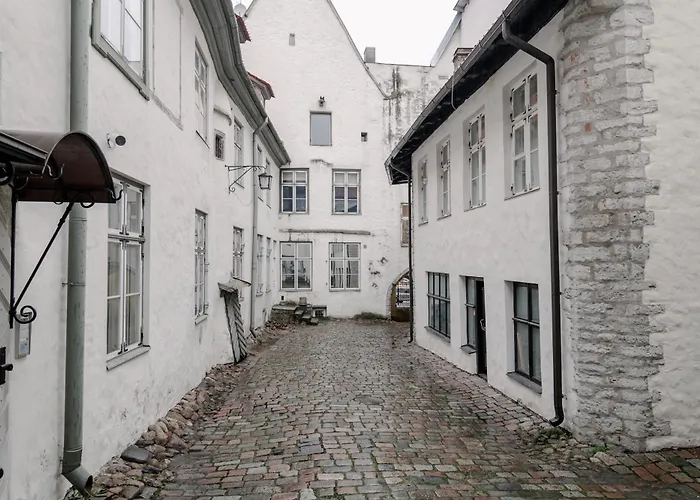 Stunning Three-level In Historic Old Town Апартаменты Таллин