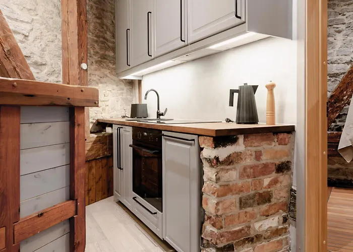 Stunning Three-level In Historic Old Town Apartamento *